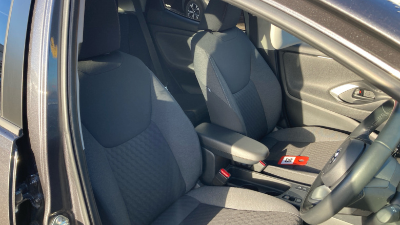 Toyota Yaris 1.5 Hybrid Design 5dr CVT Hybrid Hatchback